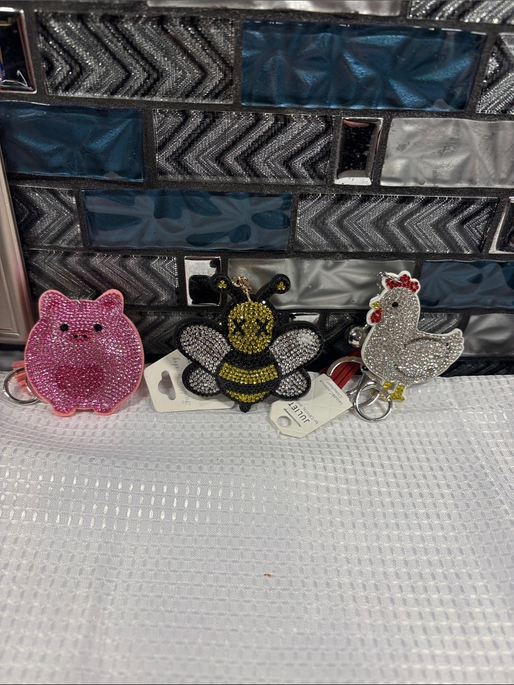 Sparkling Bee Key Chain - Black & Yellow
